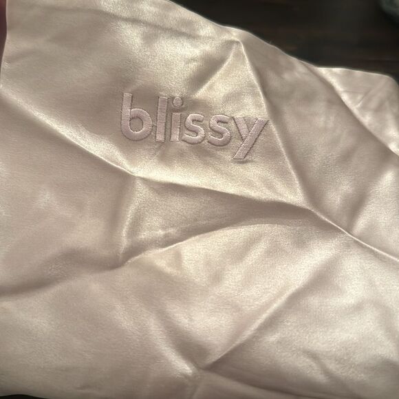 NWOT Blissy King Pillowcase in Lavendar - Picture 3 of 3